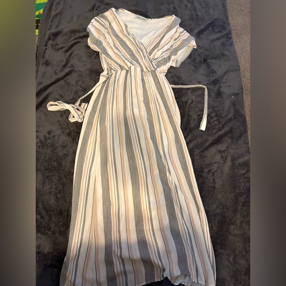 Chic Striped Maxi Dress in Cream and Gray